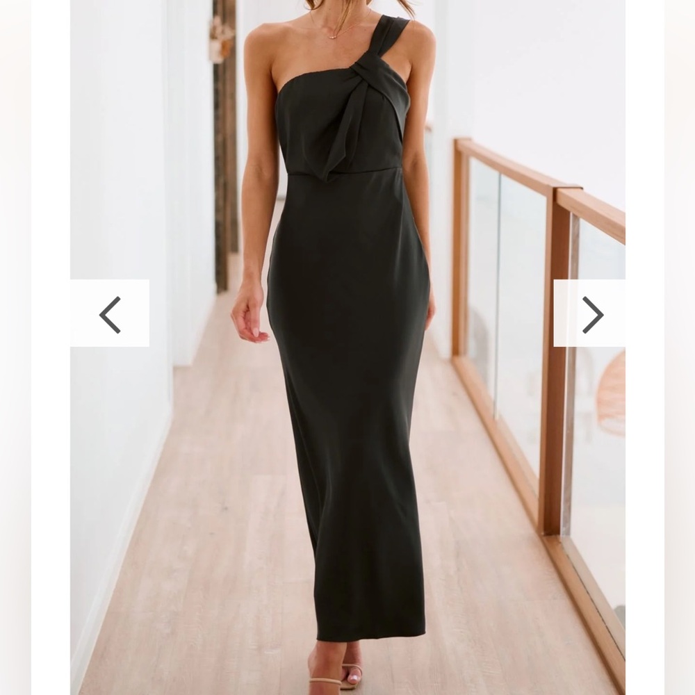Elegant Black One-Shoulder Dress